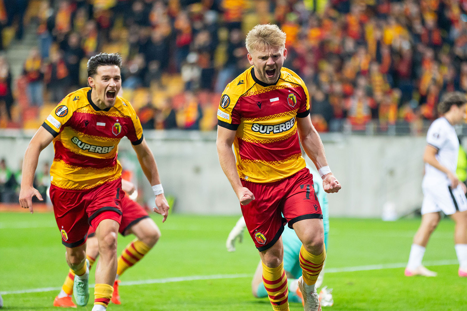 Jagiellonia Białystok z Adrianem Siemieńcem na ławce z pierwszymi punktami w Lidze Europy [WIDEO]