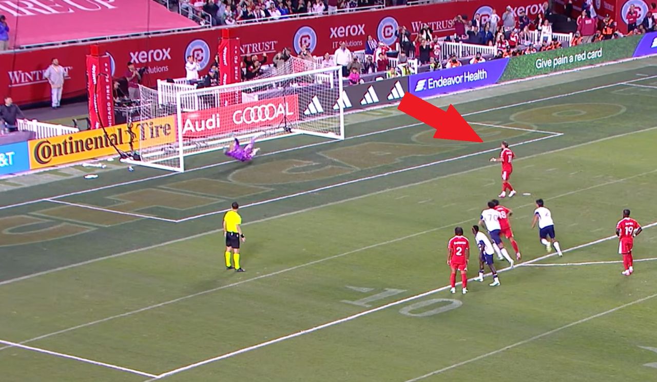Lewandowski tylko patrzył na to z ławki. Sam rzadko się myli