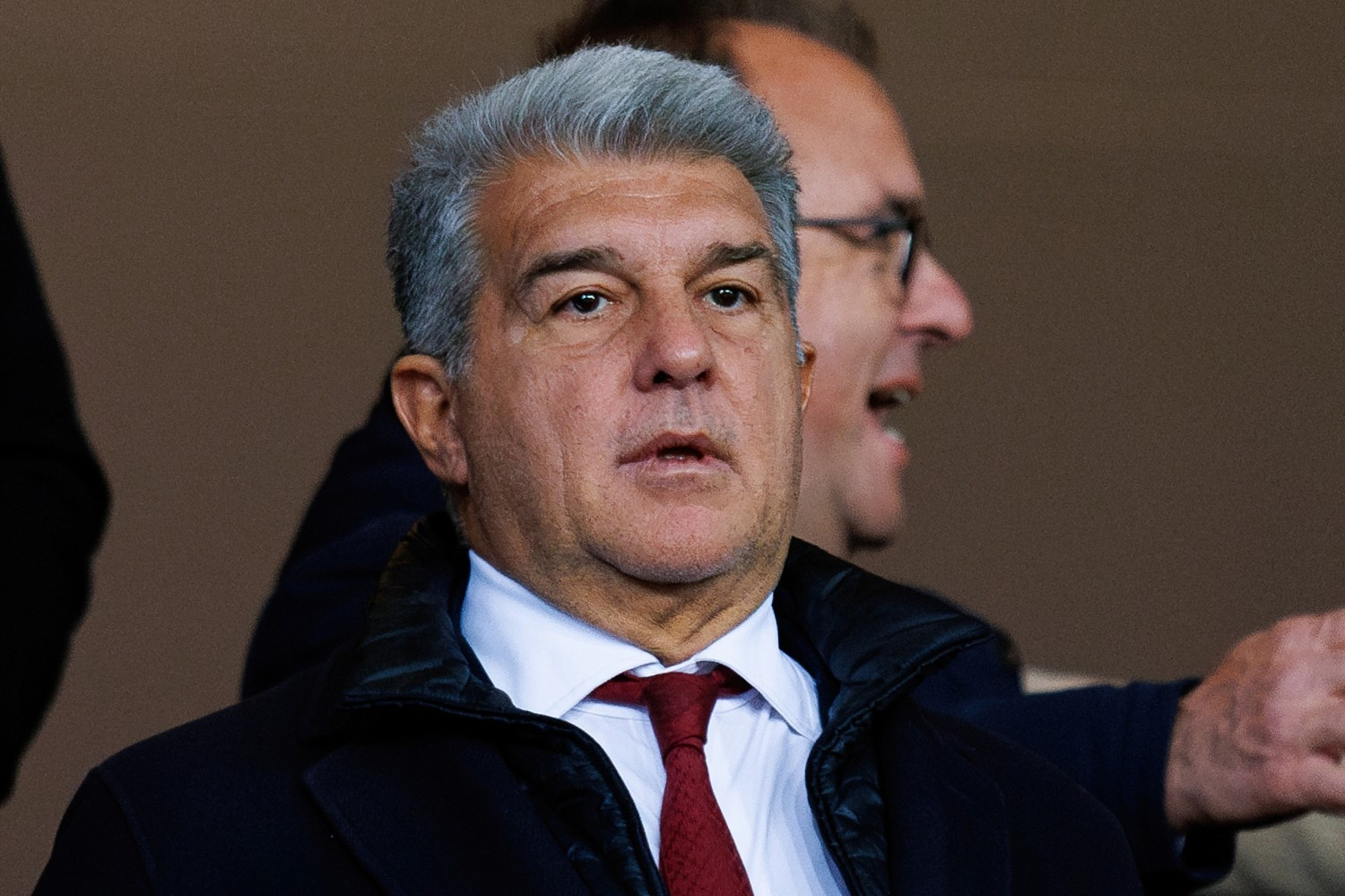 Joan Laporta nie pojedzie z drużyną na obóz w Wielkiej Brytanii. Odpocznie po operacji [OFICJALNIE]