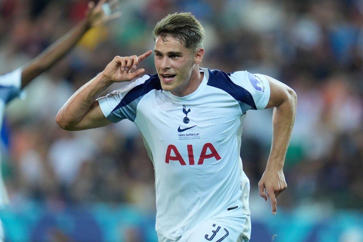 Barcelona interesuje się van de Venem. Tottenham odpowiada