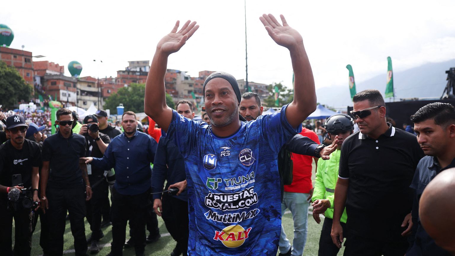 Ronaldinho wznawia karierę! To w tym klubie zagra w przyszłym sezonie