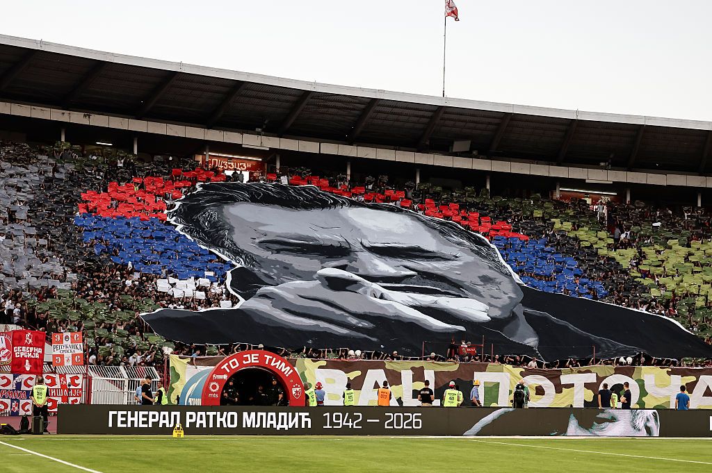 Oddali hołd zbrodniarzowi. Skandal. Co na to UEFA?