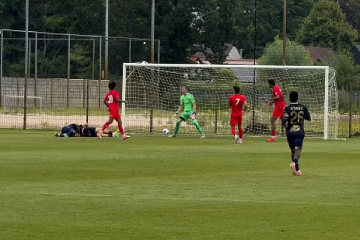 Porażka Rakowa w sparingu. Nowy bramkarz wpuścił cztery bramki, hat-trick 18-latka