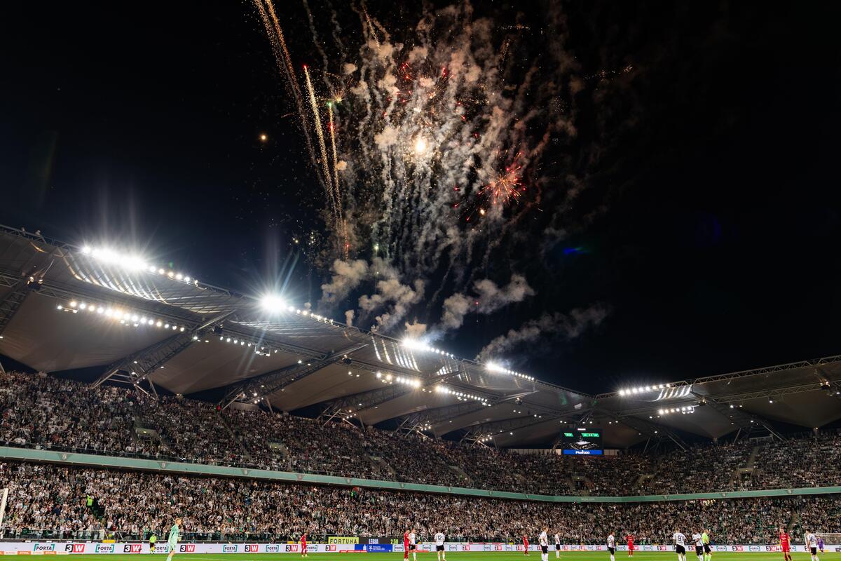Legia zamyka sektor gości. Wszystko przez pisma policji i miasta