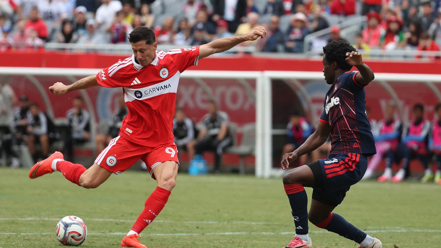 Bezradny Lewandowski nie pomógł kolegom. Czarna seria Chicago Fire trwa
