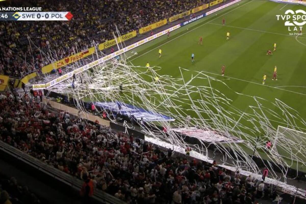 Mecz Polaków na moment przerwany. Sceny tuż po pierwszym gwizdku [ZDJĘCIA]