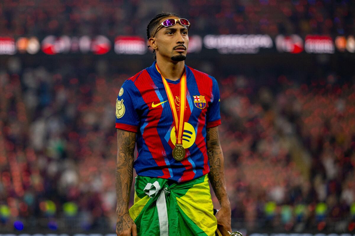 Barcelona myśli o sprzedaży Raphinhi, żeby kupić gwiazdę PSG!