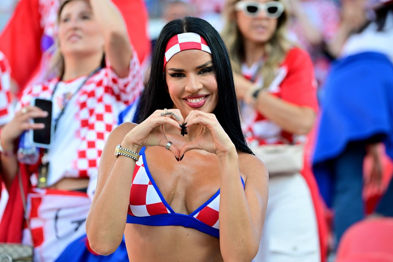 Nie mogło jej zabraknąć. Tak wystroiła się na mecz