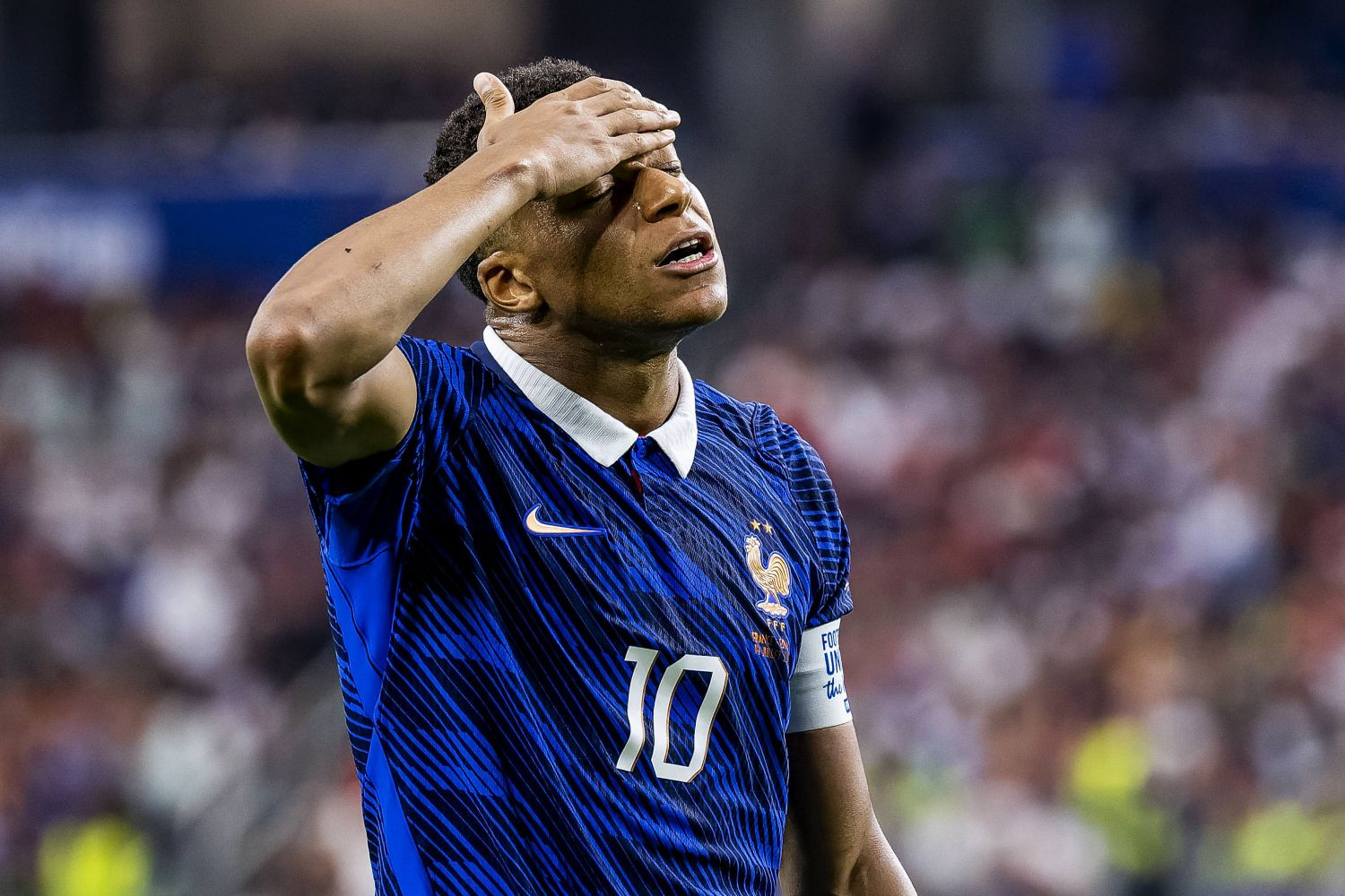 OFICJALNIE: Kylian Mbappé opuszcza zgrupowanie reprezentacji Francji! „Niestety, nie jest dobrze”