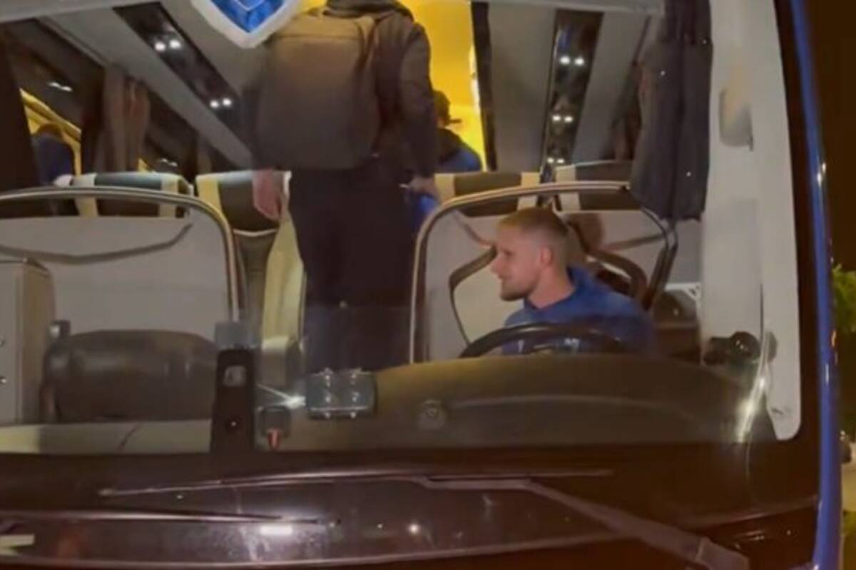 Nie uwierzycie, kto wsiadł za kierownicę autokaru Lecha. Prosto z boiska [WIDEO]