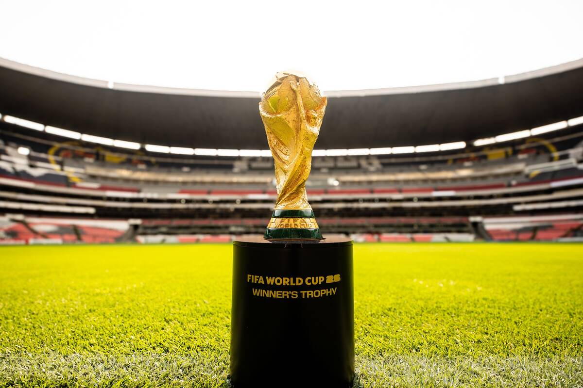 Mundial za pasem, a stadion otwarcia się sypie