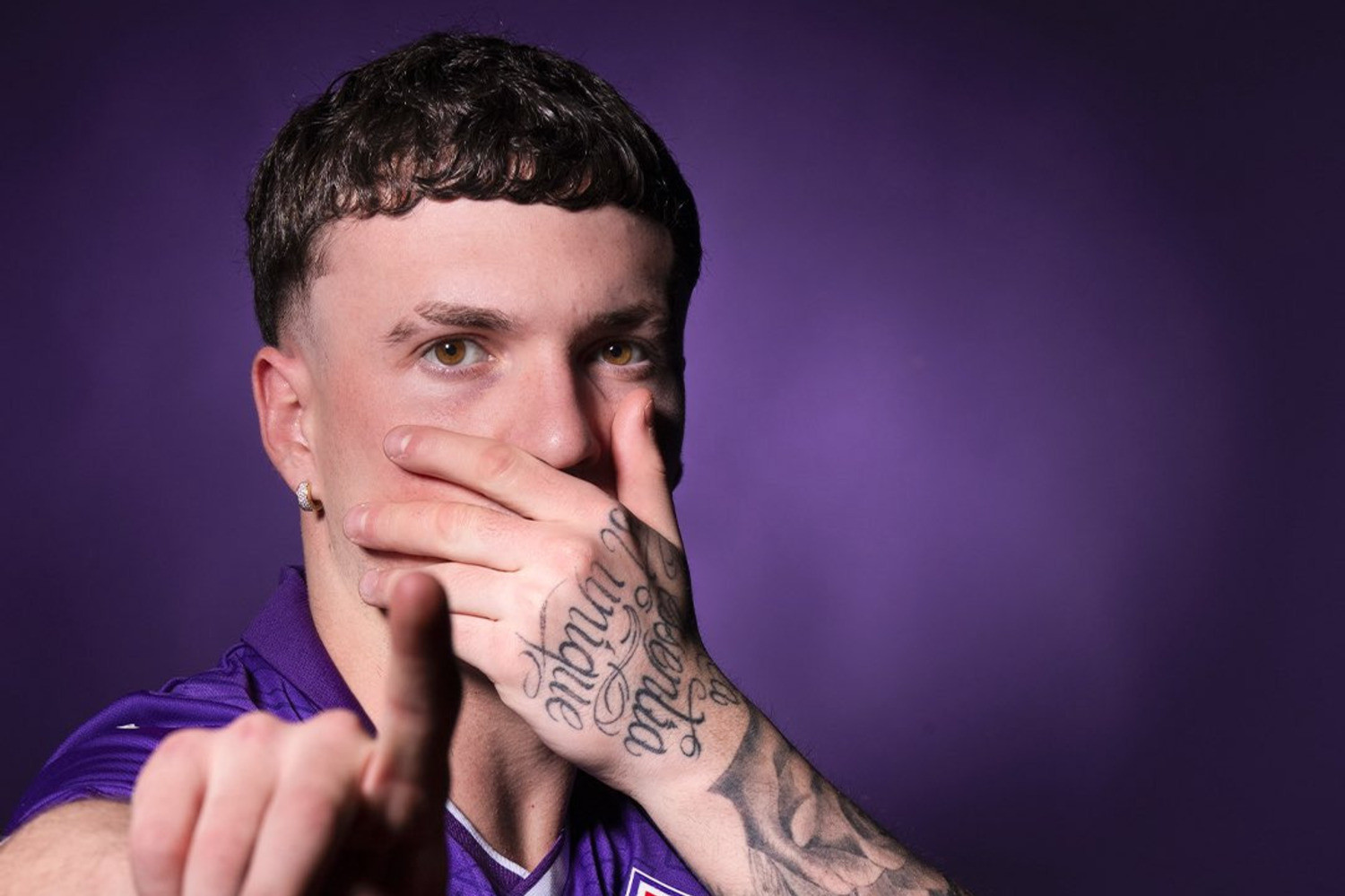 OFICJALNIE: Fiorentina wypożyczyła piłkarza odsuniętego od klubu Premier League. W tle wielki skandal
