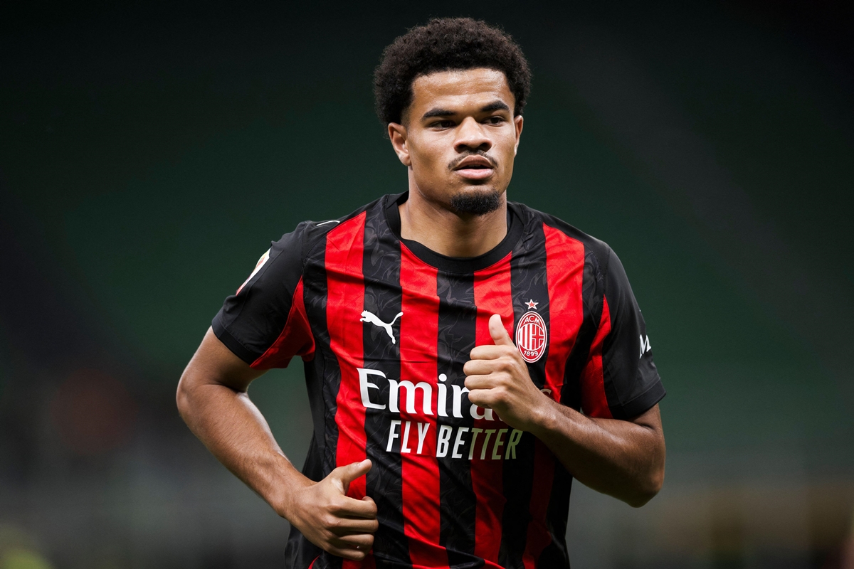 Zdolny obrońca opuścił Milan. Obrał kierunek na Francję!