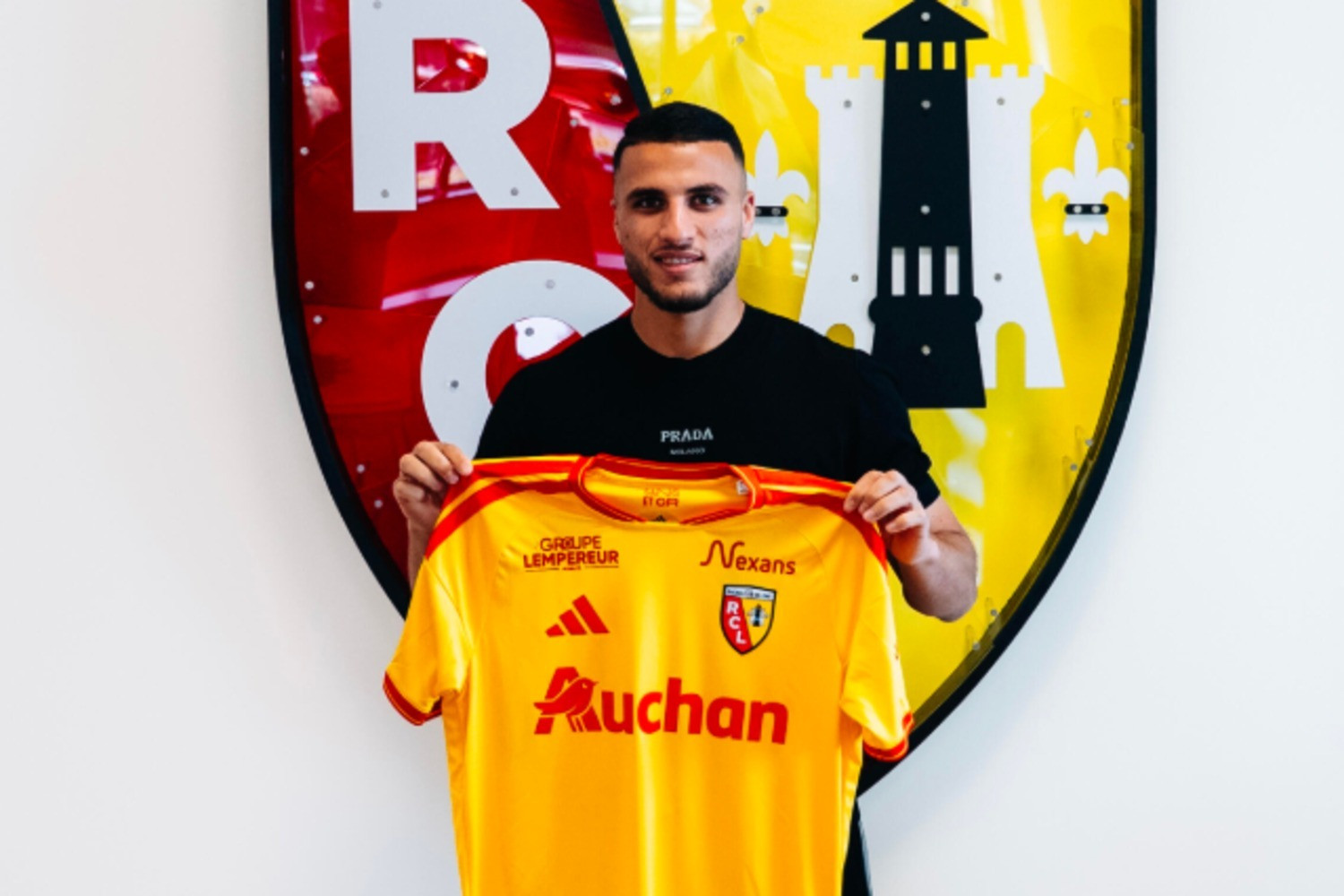 OFICJALNIE: RC Lens sfinalizowało transfer pomocnika. W zeszłym sezonie grał z Polakiem
