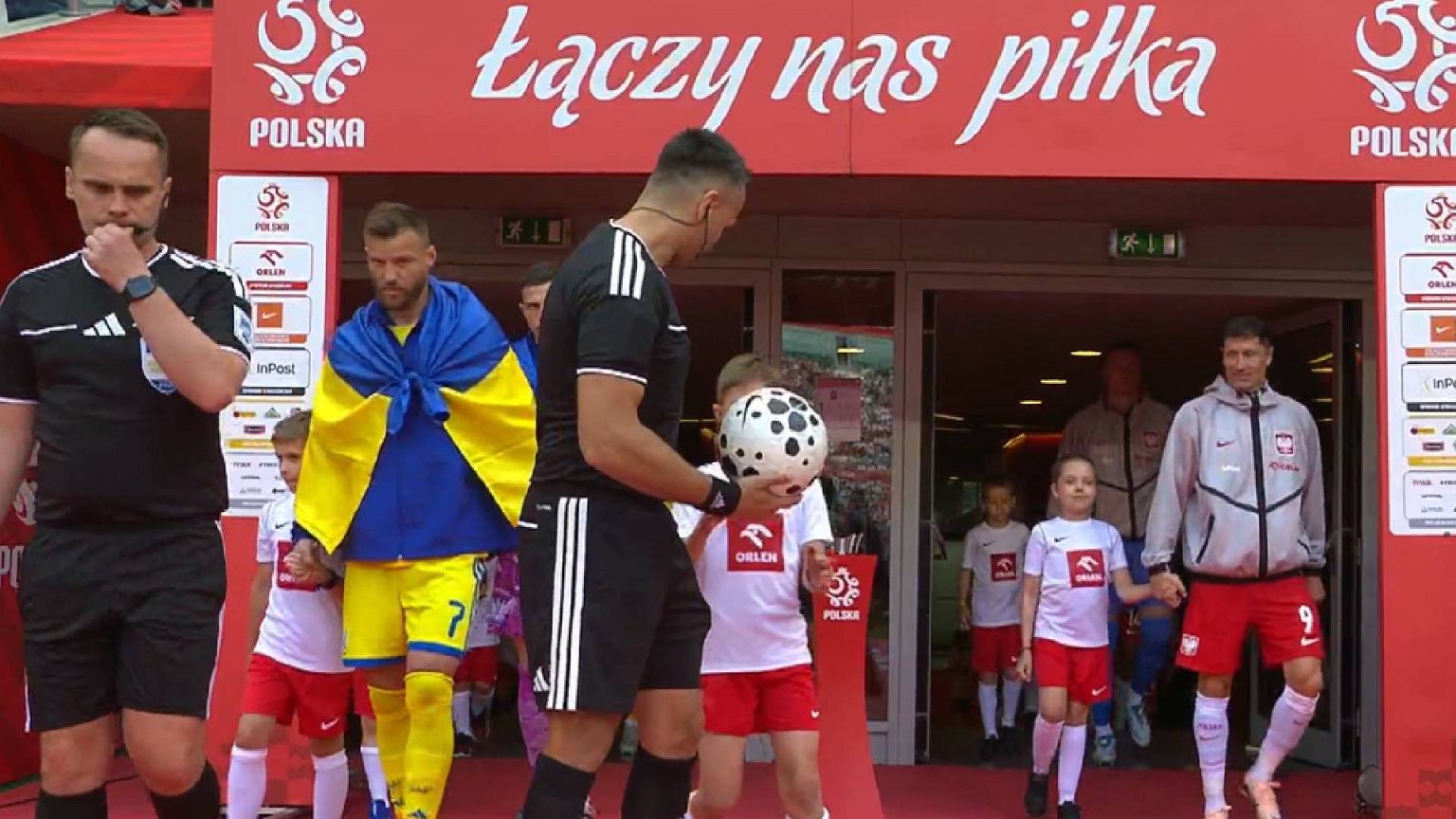 Piękny gest Lewandowskiego. Oto z kim wyszedł na mecz z Ukrainą
