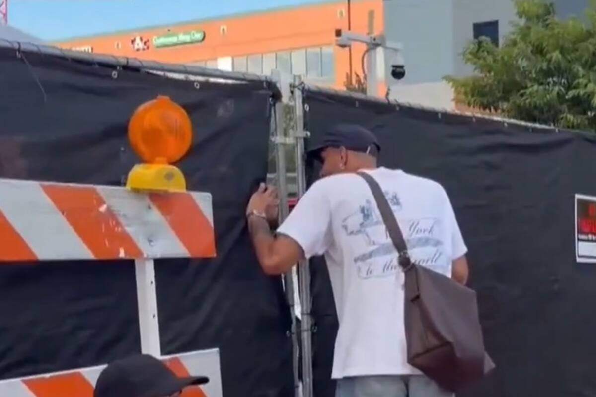 Sceny na zgrupowaniu Hiszpanów. Ochroniarze go nie rozpoznali [WIDEO]