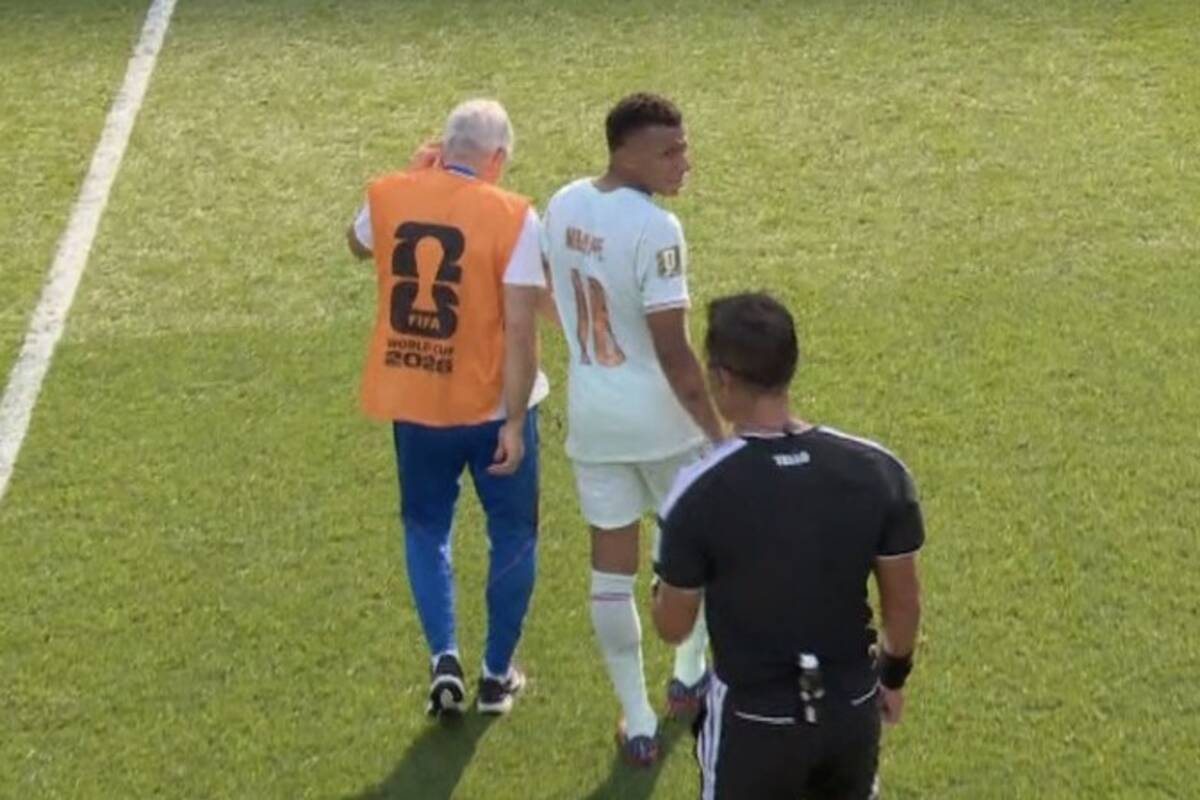Wiadomo, co dolega Mbappe. Niepokojące ujęcie, Deschamps potwierdził [ZDJĘCIE]