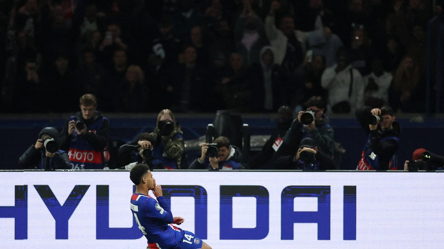 To są prawdziwi królowie Europy! Sześć goli w hicie PSG - Barcelona