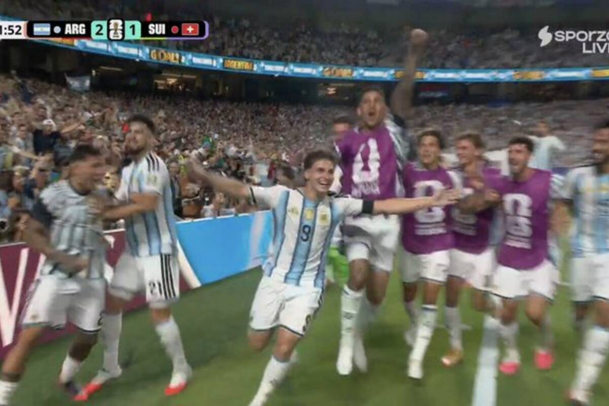 Kosmiczny gol Alvareza! Argentyna w półfinale mundialu po dogrywce [WIDEO]