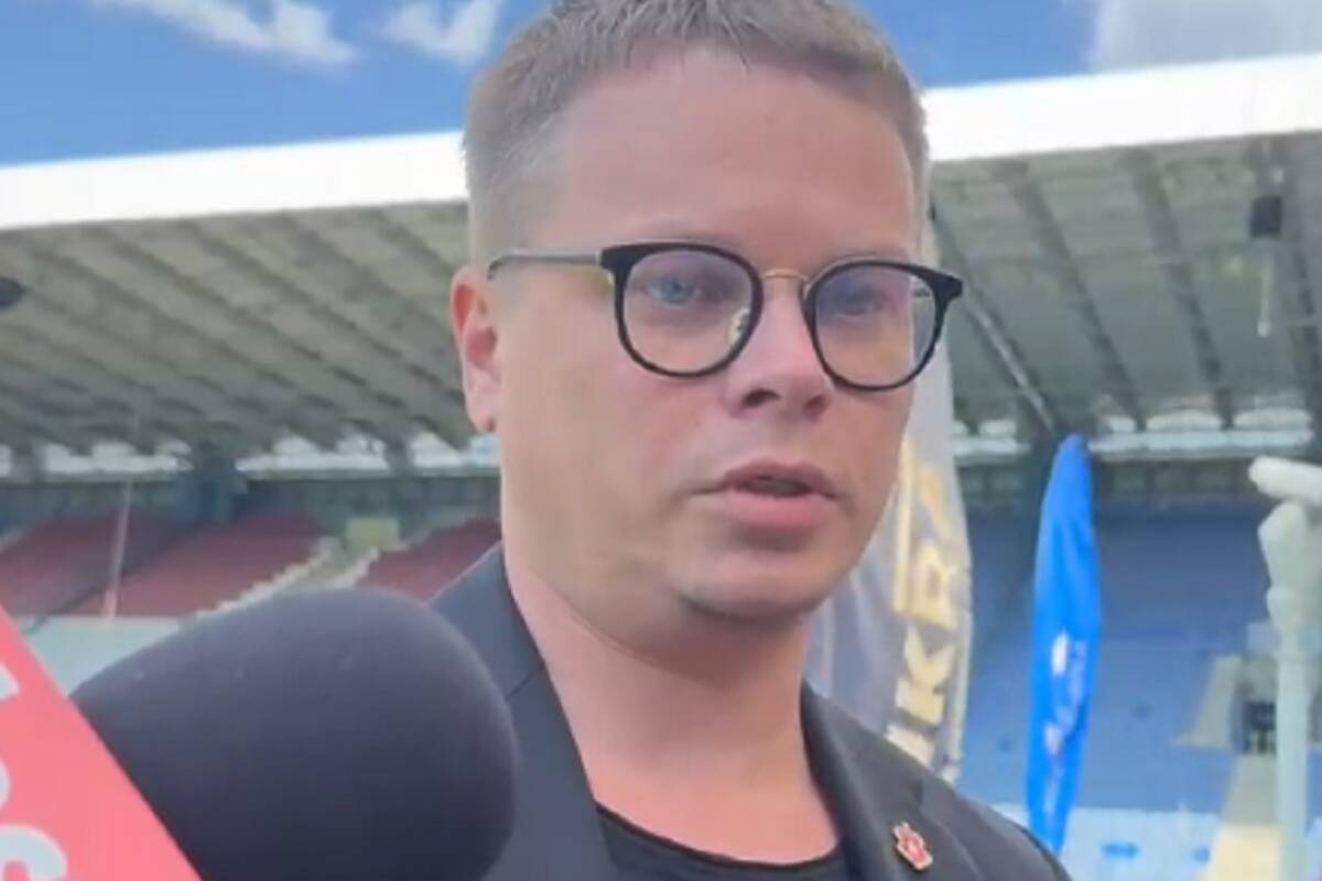Królewski odpowiedział Colakowi. 