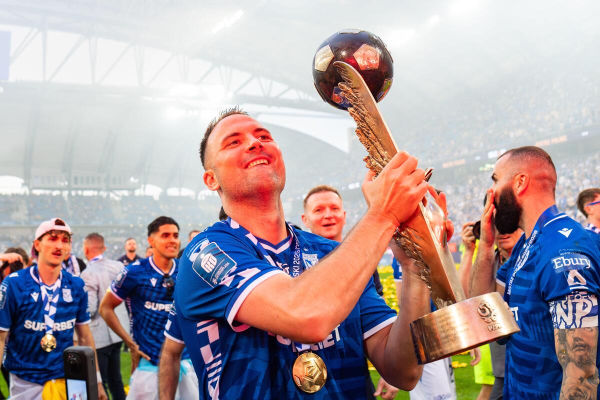 Lech Poznań wciąż może go stracić. Obrońca liczy na ten transfer