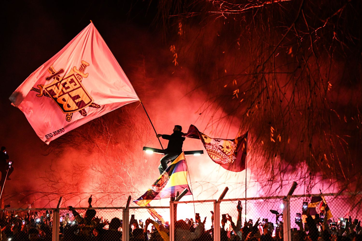 OFICJALNIE: Kryzys zażegnany. Fenerbahçe nie zmieni trenera
