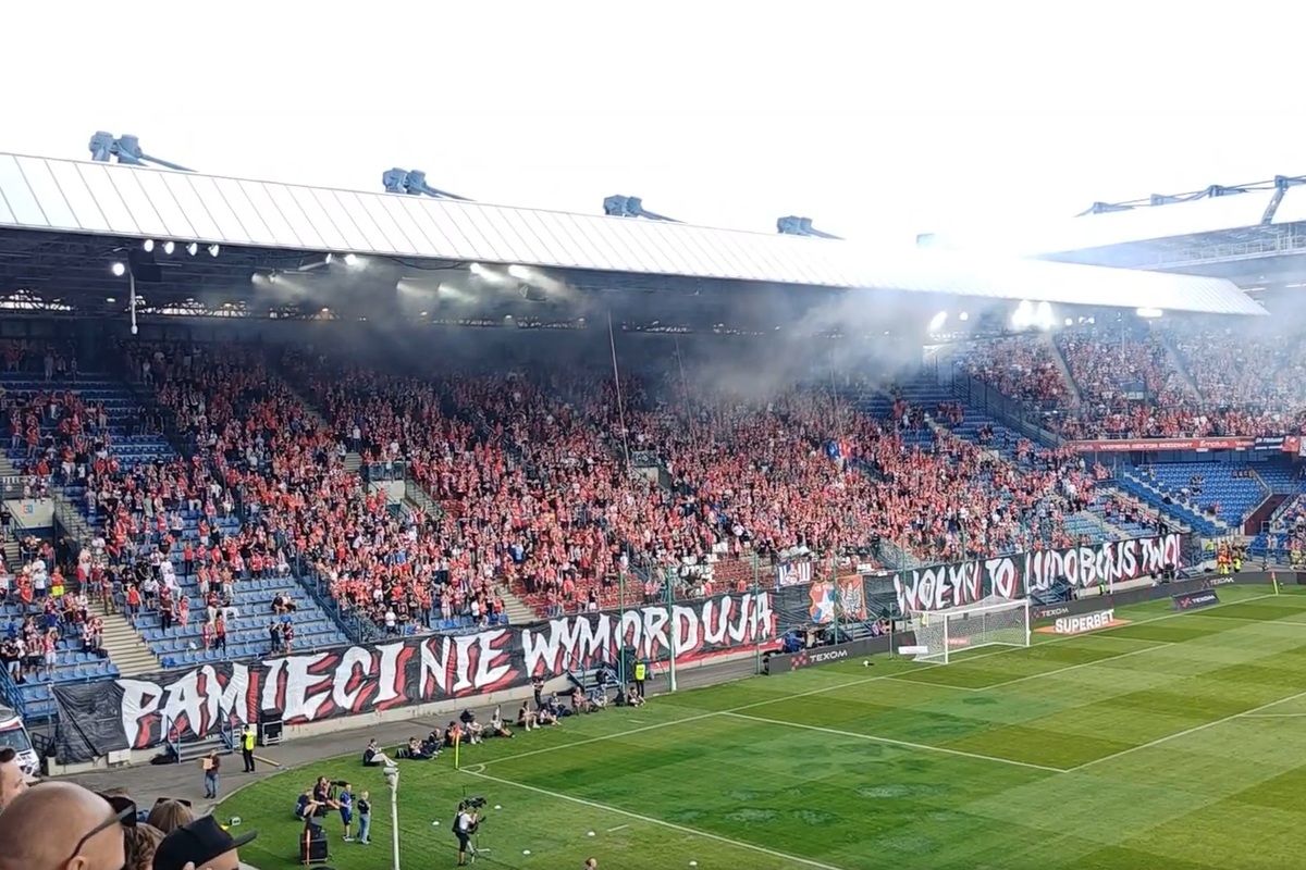 Transparent na stadionie w Krakowie. Przekaz w sprawie Wołynia