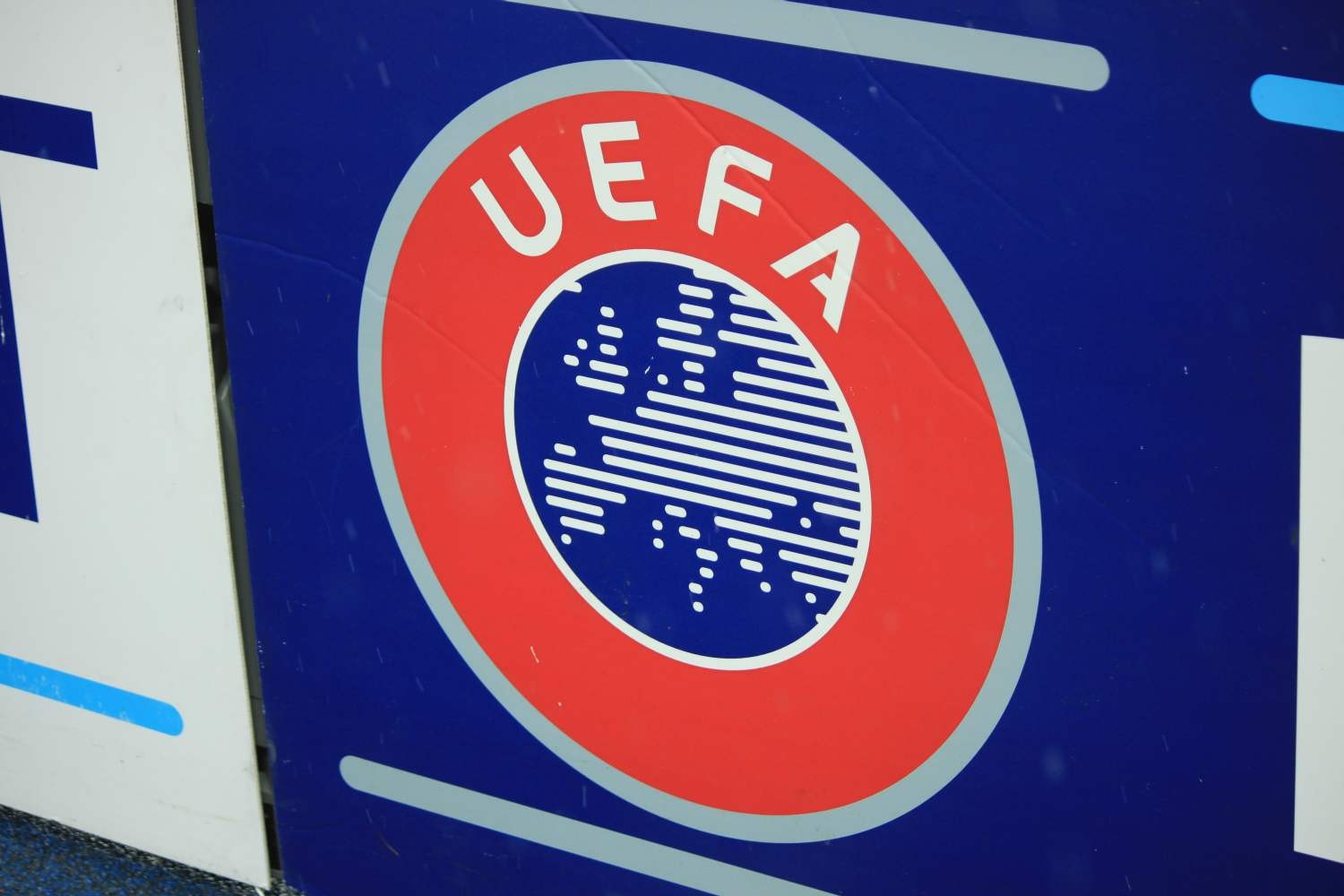 OFICJALNIE: UEFA zmienia reguły. Po tylu kartach piłkarze będą pauzować w europejskich pucharach
