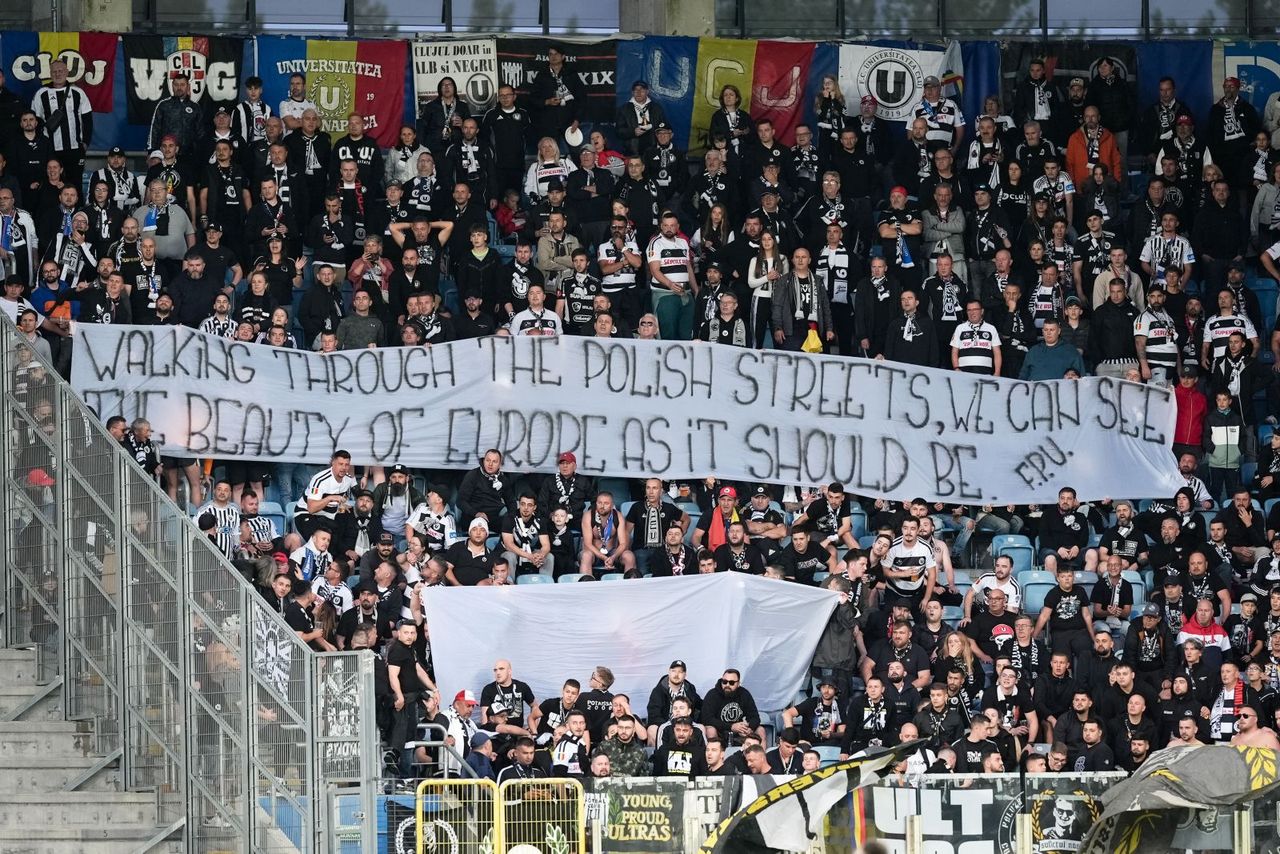 Rumuni na trybunach wywiesili transparent. Skierowany do Polaków