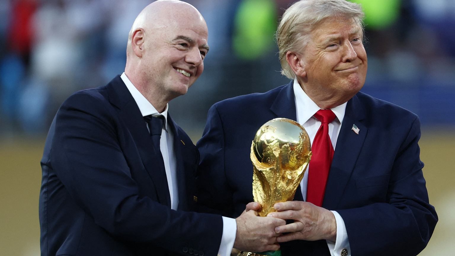 Król Gianni jest nagi. FIFA i UEFA uczyniły z autonomii sportu stajnię Augiasza