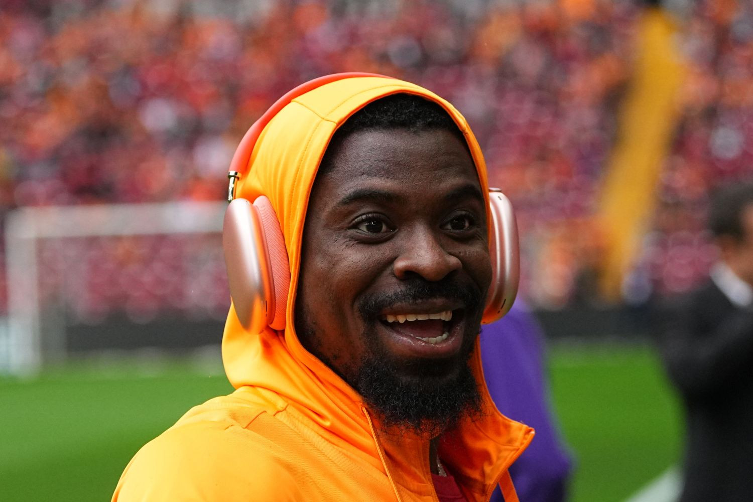 OFICJALNIE: Serge Aurier zakończył karierę bez błysku fleszy. Wrócił do RC Lens w nowej roli!