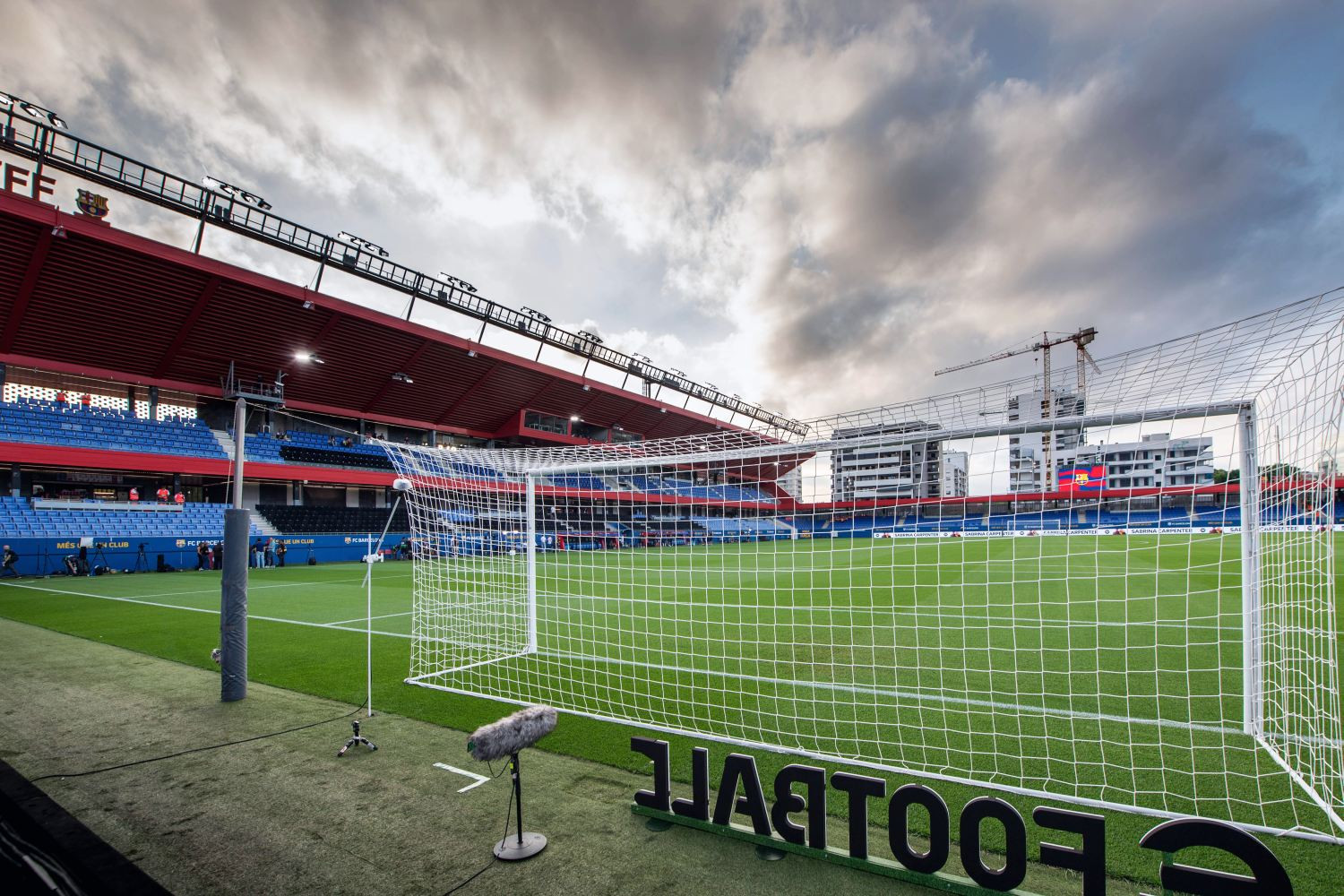 OFICJALNIE: FC Barcelona z transferem lewego obrońcy. Zacznie od rezerw