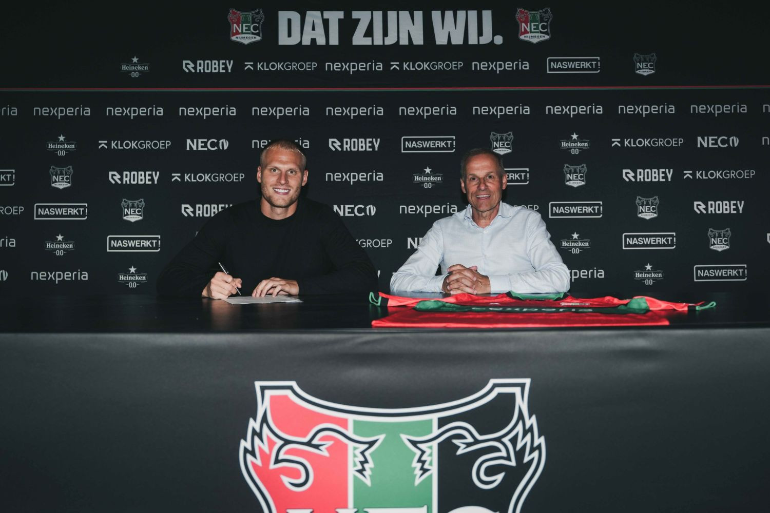 OFICJALNIE: Były zawodnik PSG sfinalizował ciekawy transfer. Zagra u uczestnika Ligi Mistrzów