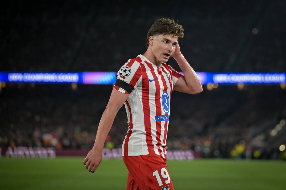 Alvarez pokazał się w koszulce Atletico. Ta mina mówi wszystko [ZDJĘCIE]