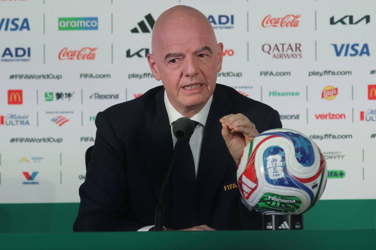 Legenda Barcelony szokuje. Stanęła w obronie Infantino
