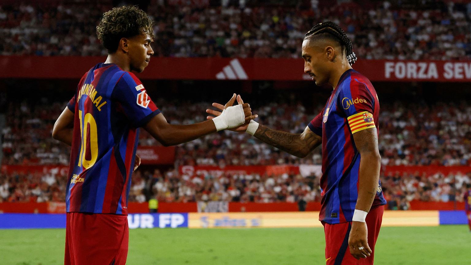 Barcelona gra w innej lidze! Hat-trick następcy Lewandowskiego w hicie