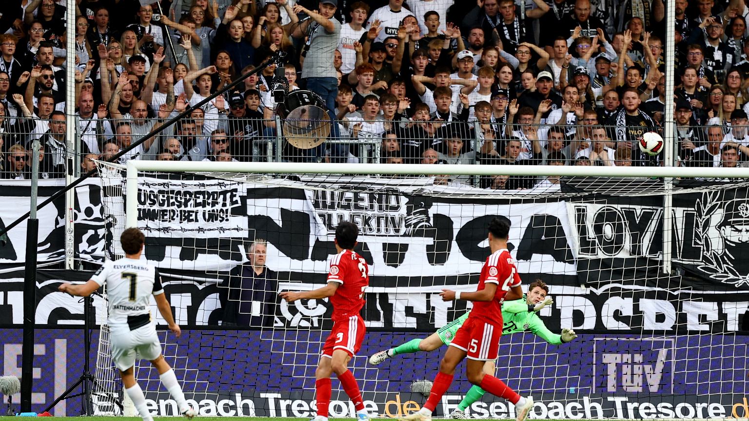 Cudowny gol Krattenmachera. Bayern był absolutnym faworytem