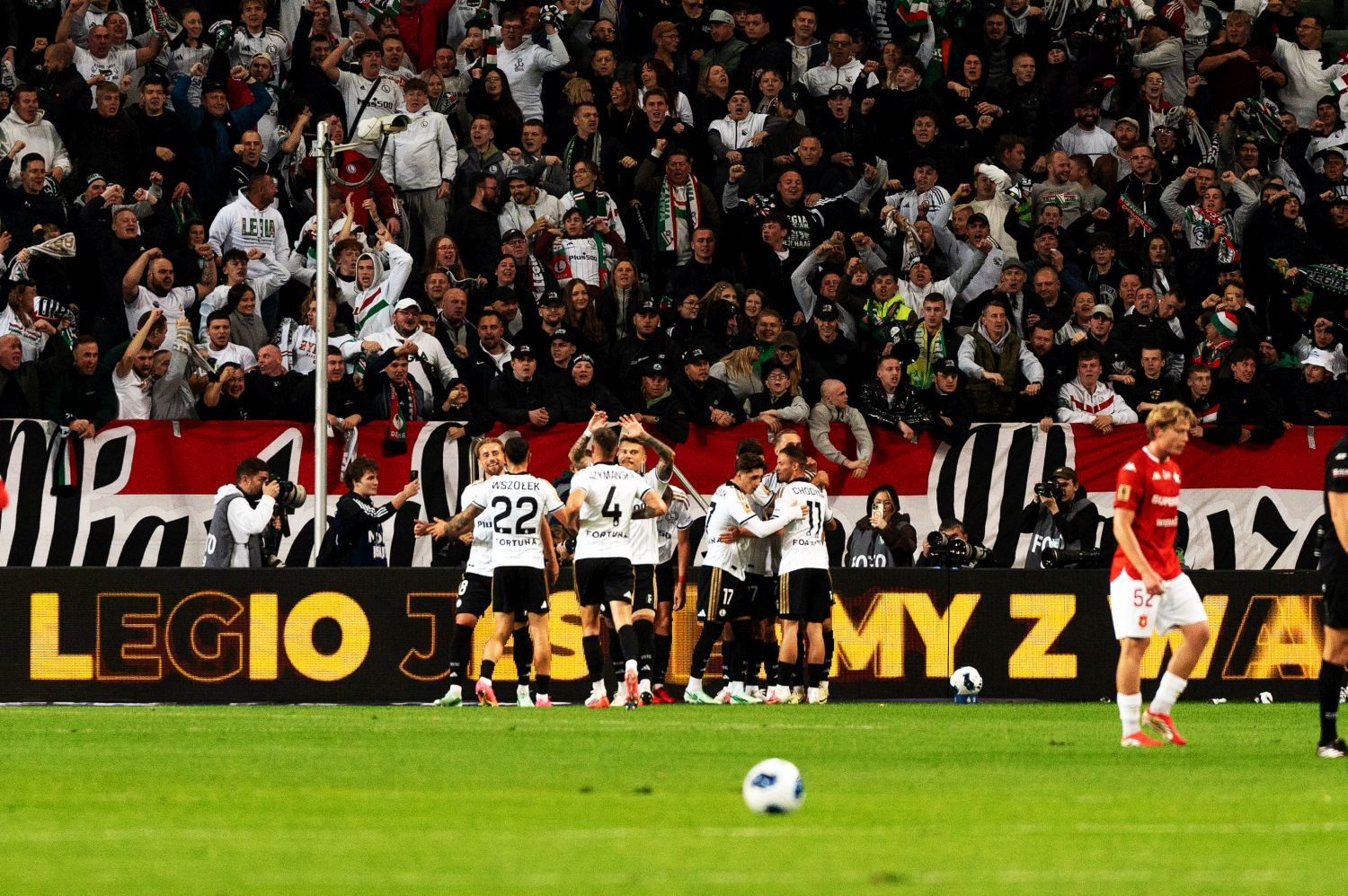 Legia Warszawa odnotowała dwa incydenty podczas meczu z Wisłą Kraków