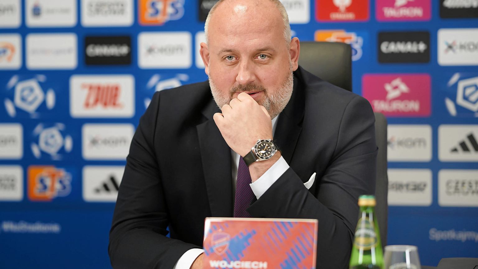 Trener Rakowa skarcony tuż przed meczem przez prezesa. 