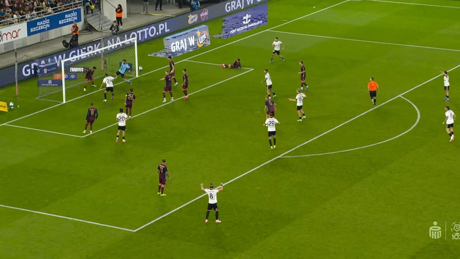 Legia biła głową w mur, aż przyszła 96. minuta! Sceny w Szczecinie