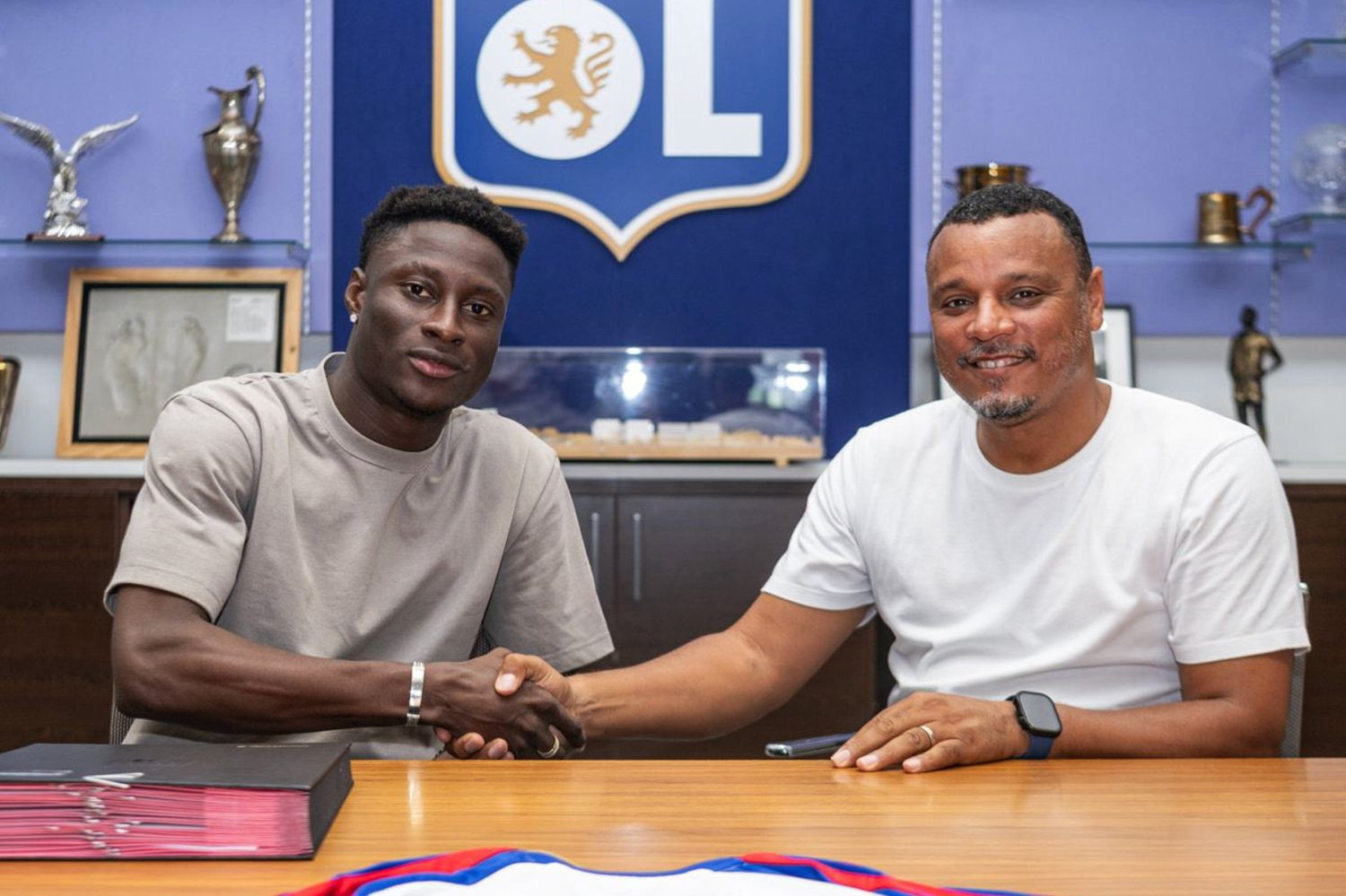 OFICJALNIE: Olympique Lyon w transferowej ofensywie. Czas na lewego obrońcę
