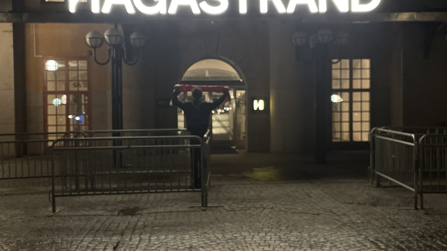 Tak polscy piłkarze potraktowali kibiców w Sztokholmie. To nie żart