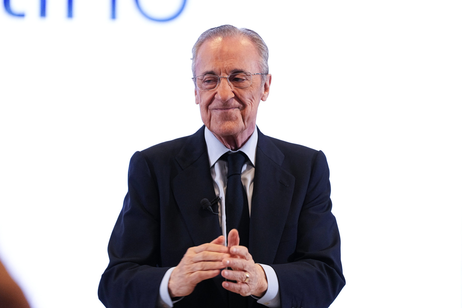 Real Madryt zapytał o wielki cel transferowy FC Barcelony! Florentino Pérez chce podłożyć ogień