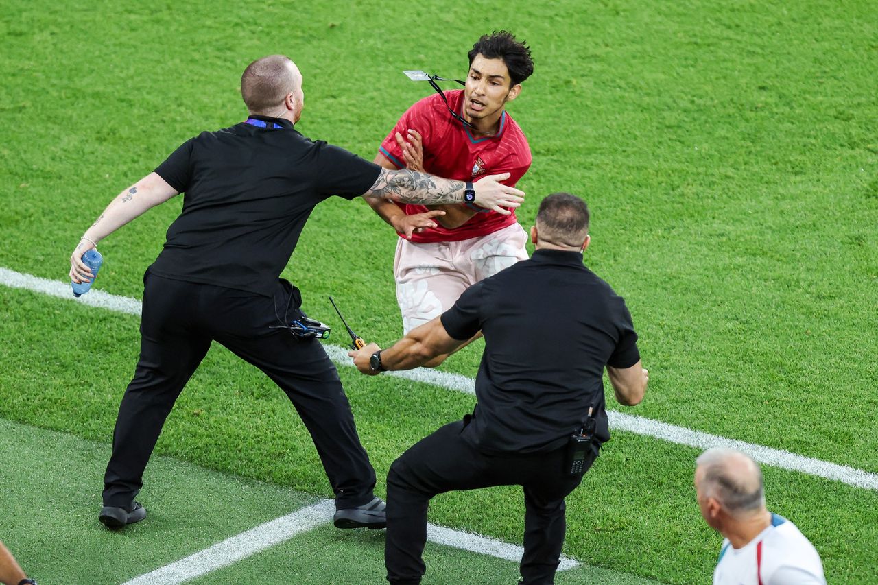 Tego nie pokazały kamery. Incydent, gdy schodził Ronaldo