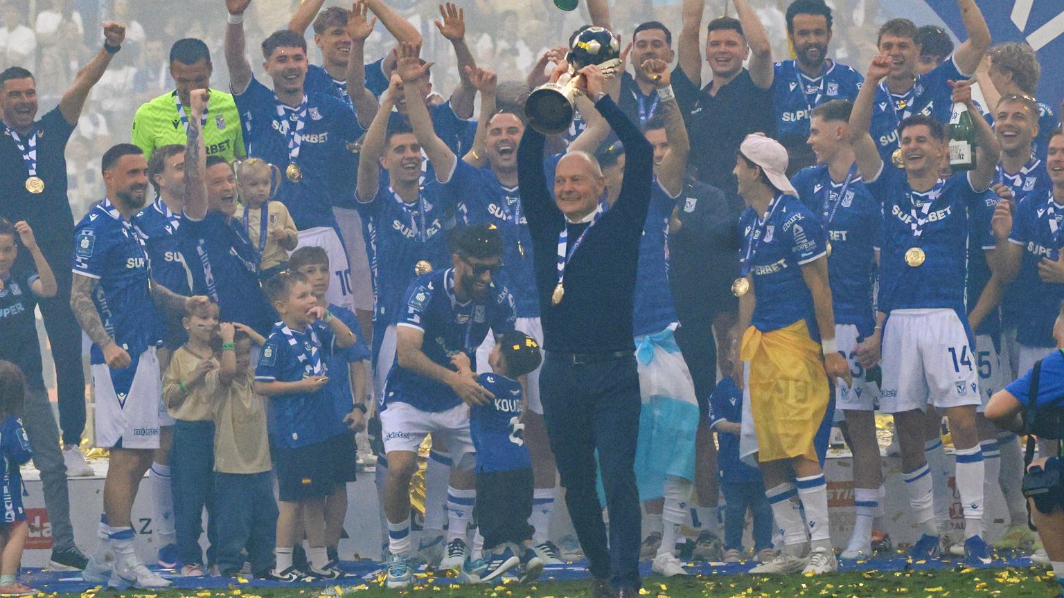 Będzie rekord! Tyle Lech Poznań wyda na transfery