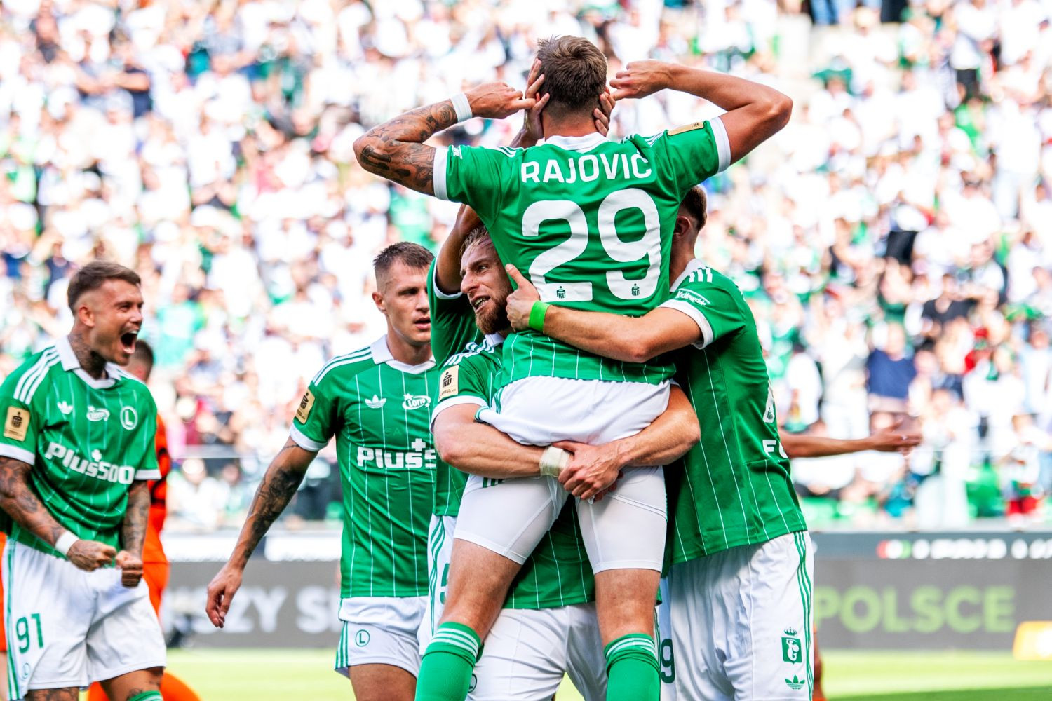 Legia Warszawa może wymienić dwóch piłkarzy za napastnika. Nowa opcja