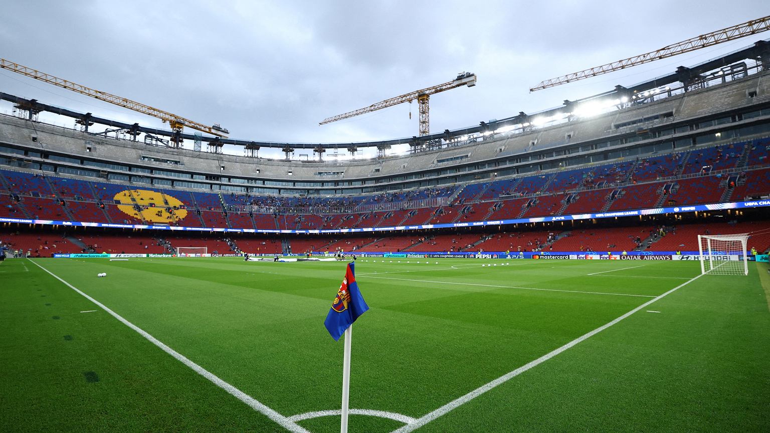 Mecz Barcelony w LM przełożony! Jest decyzja UEFA