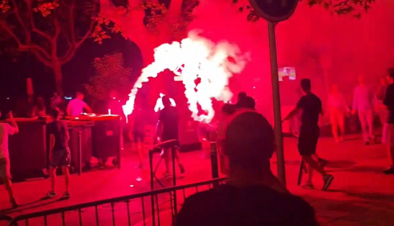 Sceny na francuskiej wyspie. Cieszyli się po porażce z Hiszpanią