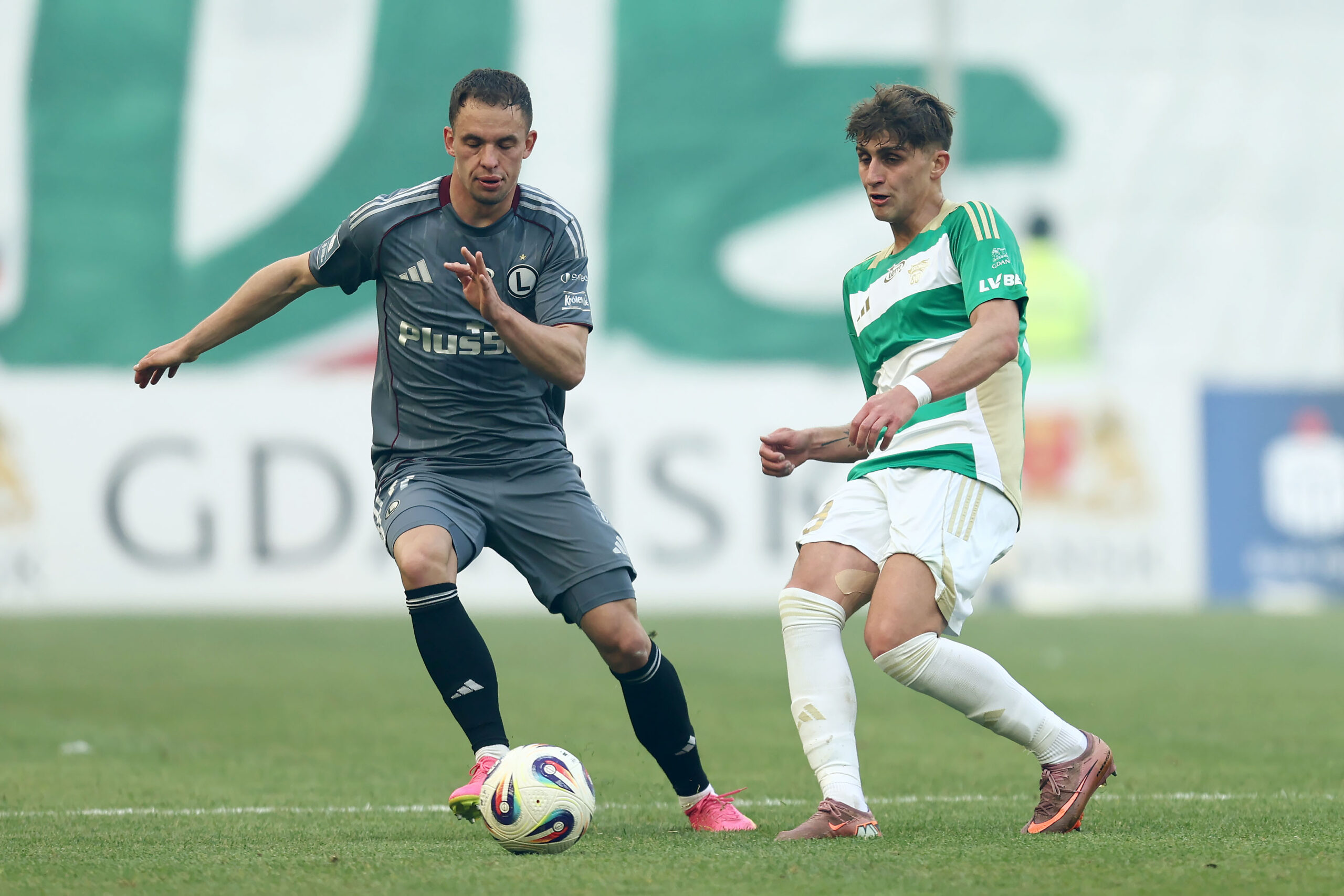 Legia pokonała Lechię po golu w 93. minucie! Ważny wynik dla Widzewa – PiłkaNożna.pl