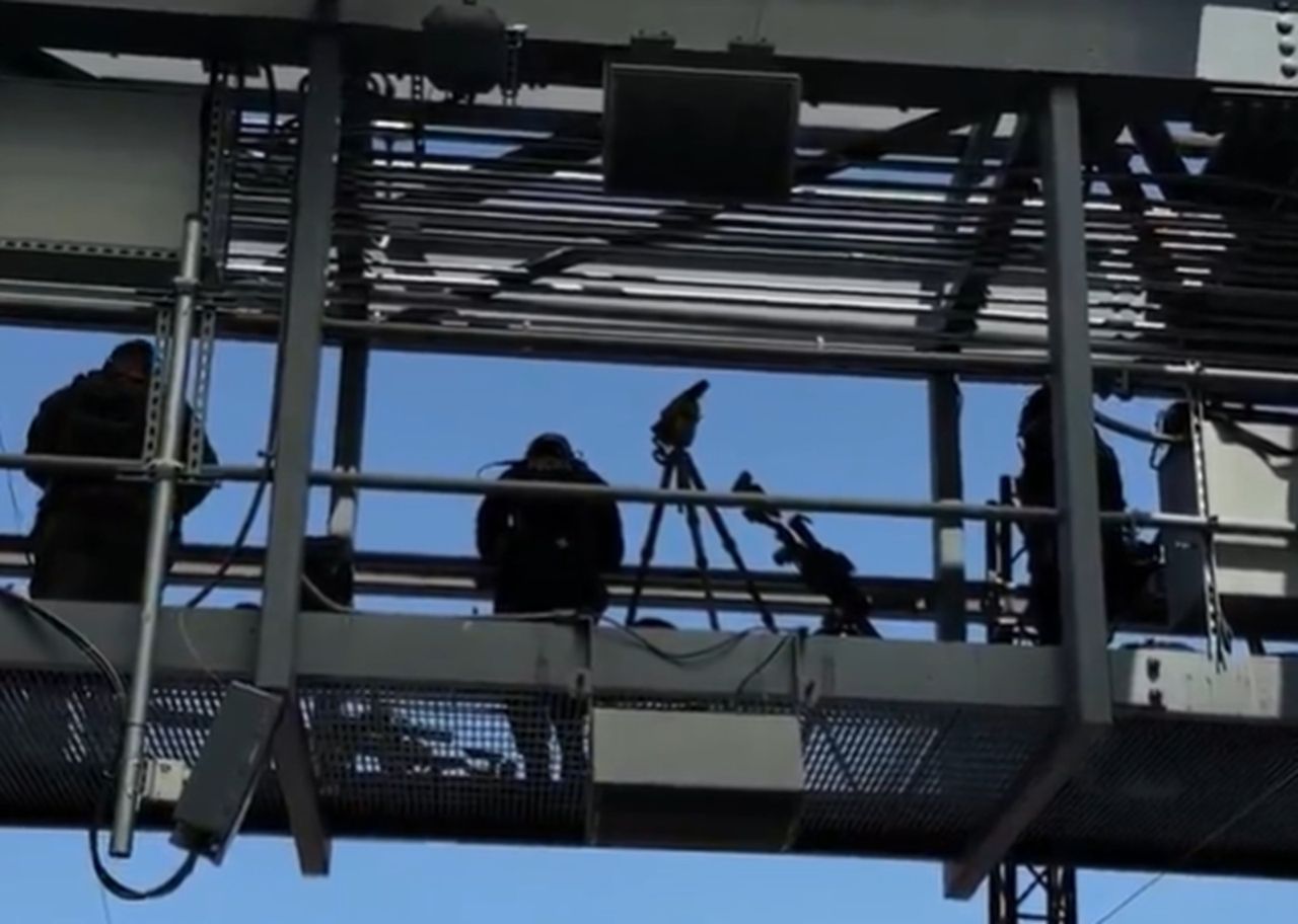 Pojawili się na stadionie. W TV ich zupełnie nie widać